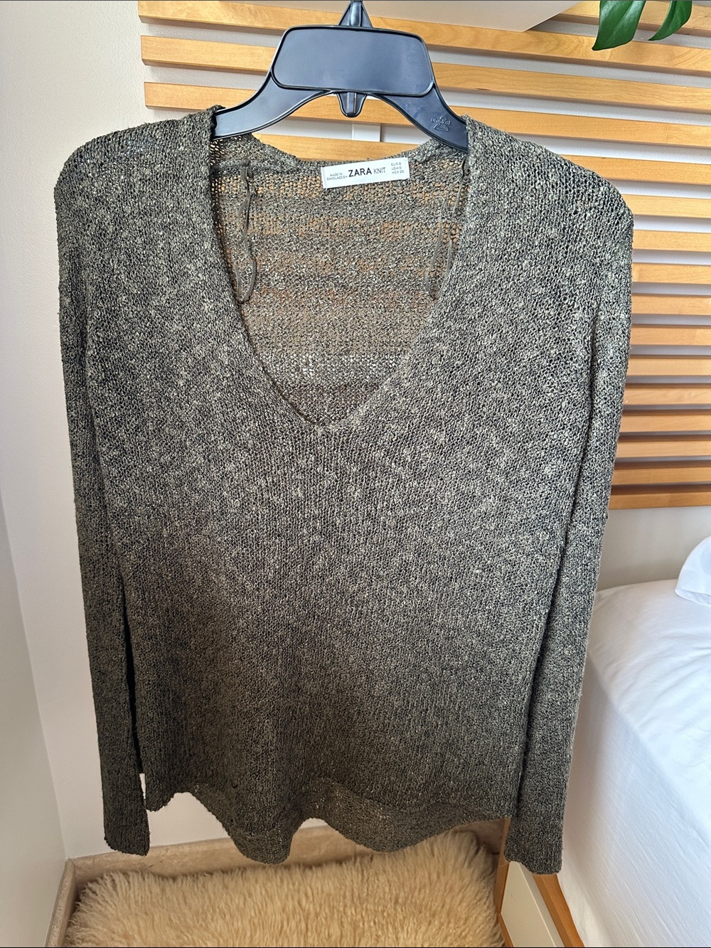 Zara V-Neck sweater knit